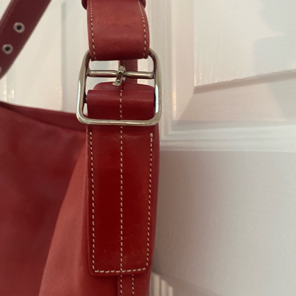 Gorgeous Coach Red Leather Soho Bucket Shoulder Bag - Picture 7 of 12